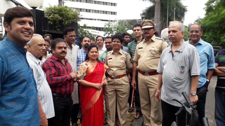 दीनानाथ मंगेशकर रुग्णालय रस्त्यावरील वाहतूककोंडी  सोडविण्यासाठी प्रत्यक्ष संयुक्त पाहणी