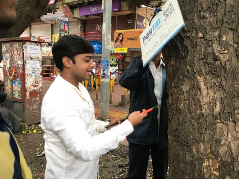 अजित पवार यांच्या वाढदिवसानिमित्त  ‘ खिळेमुक्त झाडे ‘ अभियान