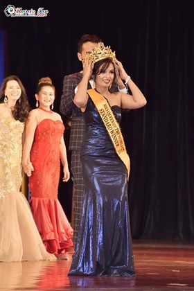 पुण्याच्या जस्मिन जाधवला म्यान्मारमध्ये झालेल्या सौंदर्य स्पर्धेत  ‘मिसेस क्वीन ऑफ द वर्ल्ड इंटरनॅशनल २०१८’ बहुमानाचा मुकूट