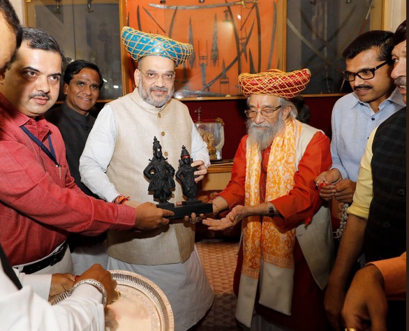 अमित शहांनी  घेतली बाबासाहेब पुरंदरेंची भेट…पहा फोटो ..