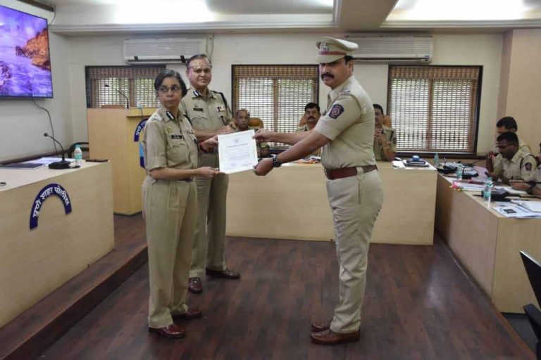 खुनाचा छडा लावणा-या  पोलिसांना तीस हजाराचे बक्षिस.