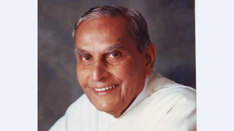 आध्यात्मिक गुरू दादा वासवानी यांचे निधन