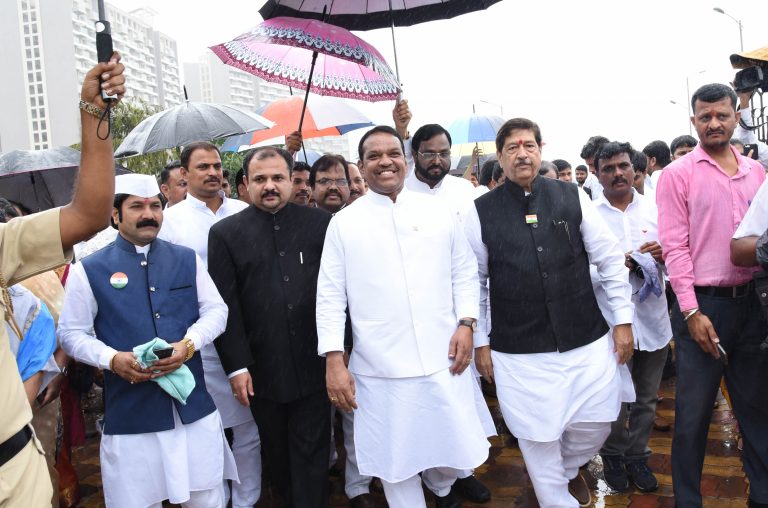 पोलीस विभागाने पिंपरी चिंचवड येथील  नागरिकांच्या सुरक्षेला प्राधान्य द्यावे -पालकमंत्री गिरीश बापट