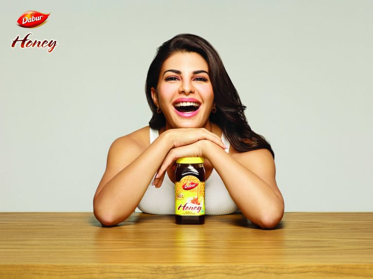 जॅकलिन फर्नांडीस डाबर हनीची नवी ब्रँड अॅम्बेसेडर