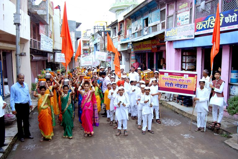 श्री क्षेत्र ओतूरला पहील्या श्रावणी सोमवारनिमित्त श्री कपर्दीकेश्वरचरणी हजारो भाविक –  तांदळाच्या कलात्मक पिंडीचे दर्शन