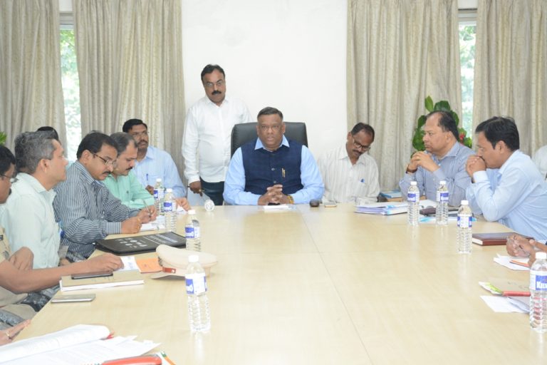 सफाई कर्मचा-यांसाठी असलेल्‍या योजनांची अंमलबजावणी व्‍हावी-  दिलीप के. हाथीबेड