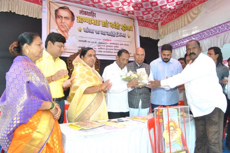 ५०० विद्रोही साहित्य ग्रंथाचे मोफत वाटप