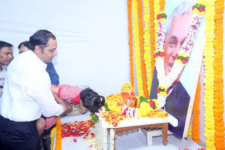 अटल बिहारी वाजपेयी यांचा अस्थिकलश दर्शनासाठी पुण्यात