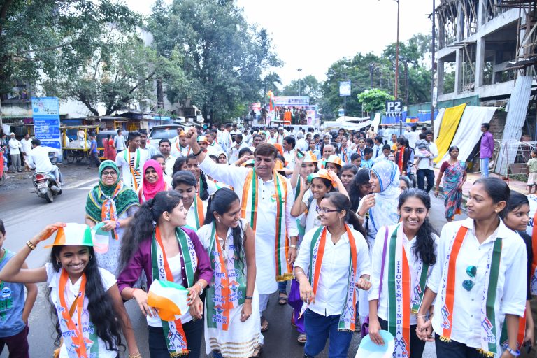 शहिदांच्या माता-पित्यांसह जवानांचा सहभाग-  एकात्मता रॅलीला नागरिकांचा उत्स्फूर्त प्रतिसाद