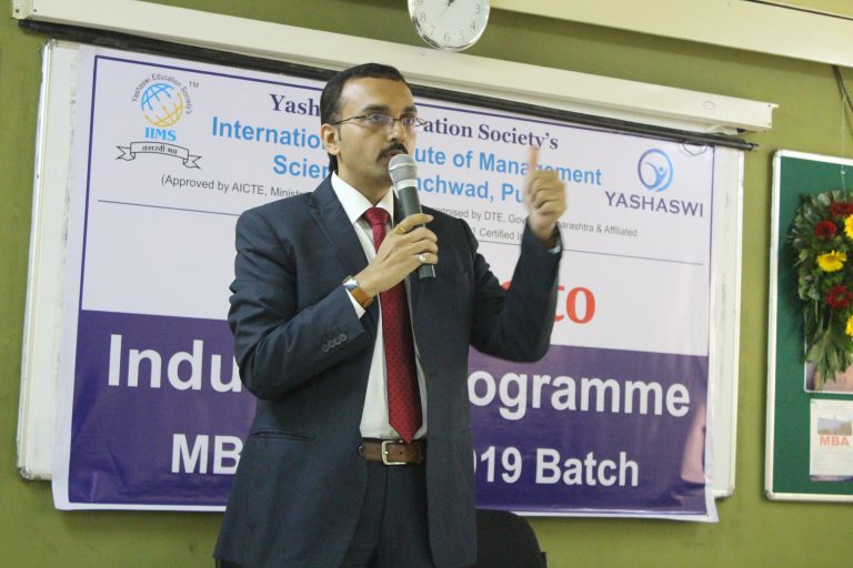 उद्योग क्षेञातील तज्ञांच्‍या मार्गदर्शनाखाली  आयआयएमएस  द्वारे २०१८-१९ एमबीएच्‍या तुकडीचा प्रवेशारंभ सोहळा उत्‍साहात संपन्‍न