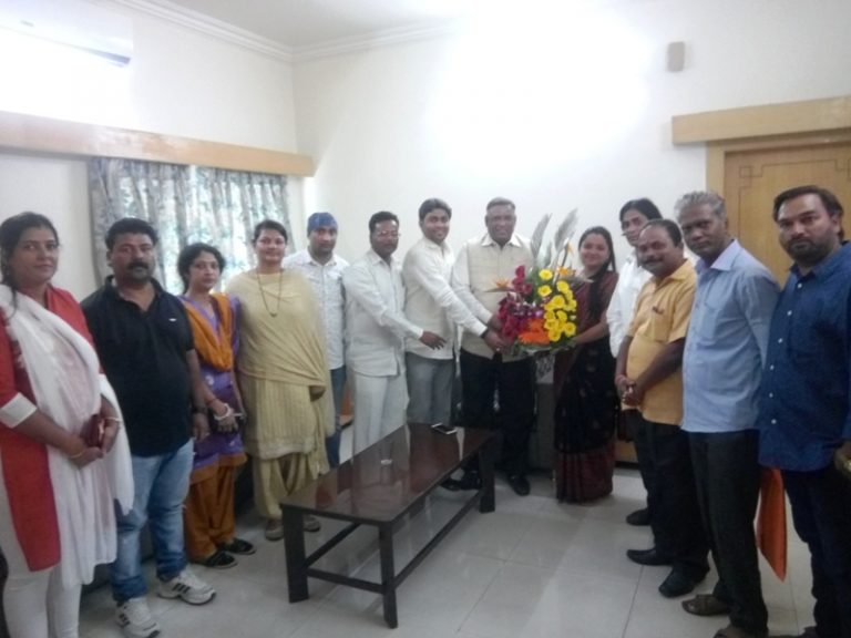 सफाई कामगारांना उच्चं न्यायालयाच्या   आदेशानुसार कायमस्वरूपी करा