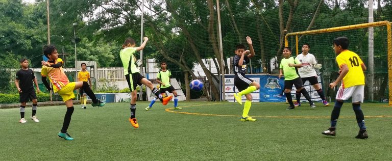 ग्रीनबॉक्स आंतरशालेय 12वर्षाखालील फुटबॉल 2018 स्पर्धेत विद्याभवन, विबग्योर, स्प्रिंग डेल स्कुल संघांची विजयी सलामी