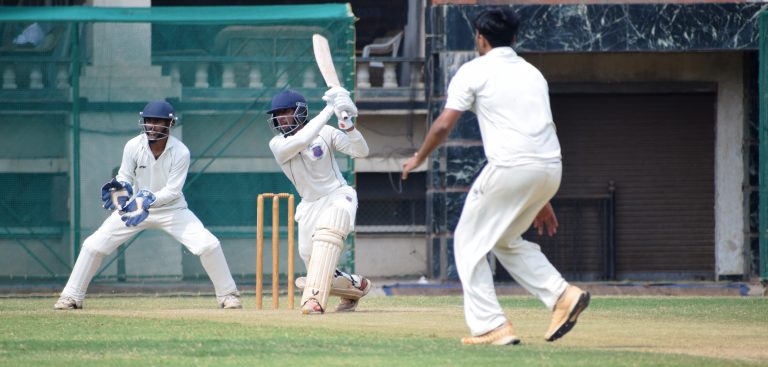 19 वर्षाखालील क्रिकेट स्पर्धेत पीवायसी हिंदु जिमखाना, व्हेरॉक क्रिकेट अकादमी यांच्यात विजेतेपदासाठी लढत