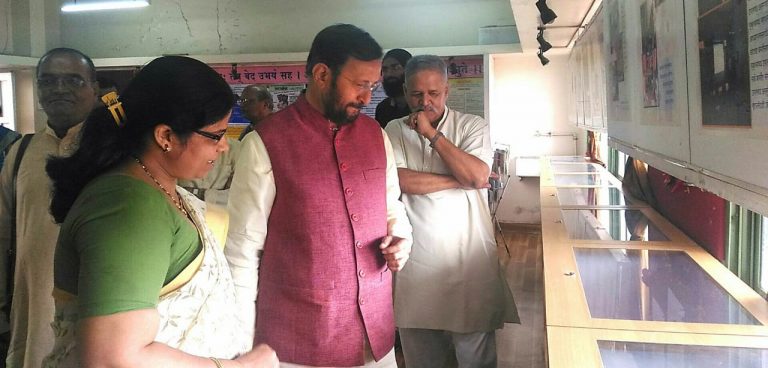 मंत्री प्रकाश जावडेकर यांची ज्ञानप्रबोधिनी प्रशालेस भेट