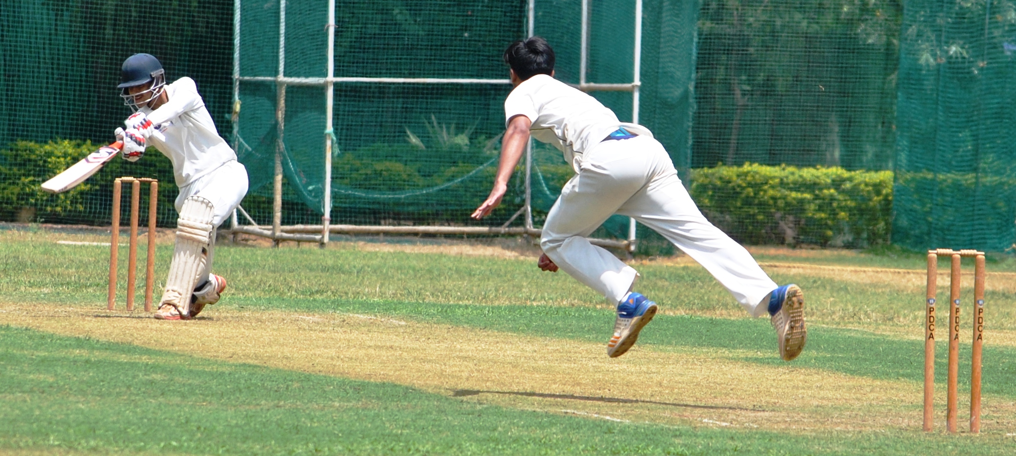 पहिल्या पीवायसी गोल्डफिल्ड राजू भालेकर करंडक 2018 निमंत्रित 19 वर्षाखालील क्रिकेट स्पर्धेत व्हेरॉक वेंगसरकर क्रिकेट अकादमी, एमसीए 1 संघांची विजयी सलामी