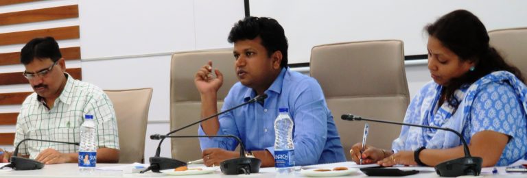 वृक्षलागवड मोहीम यशस्‍वी करा-   जिल्‍हाधिकारी नवल किशोर राम