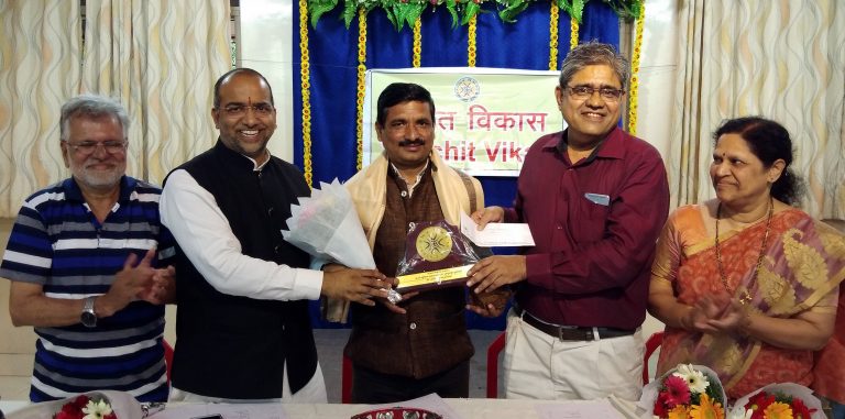 वंचिताना मुख्य प्रवाहात आणणे आवश्यक  राजू इनामदार यांचे मत; वंचित विकासतर्फे ‘आपुलकी पुरस्कार’ प्रदान