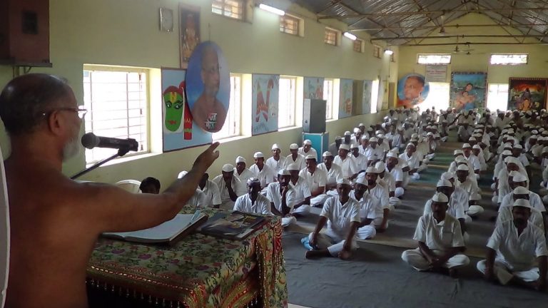 येरवडा तुरुंगातील कैद्यांसमोर मुनीश्री पुलकसागरांचे संस्कार प्रवचन