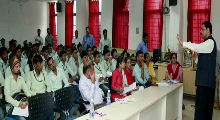 उद्योगक्षेत्राला कुशल मनुष्यबळाची गरज-डॉ. विश्वनाथ लेले