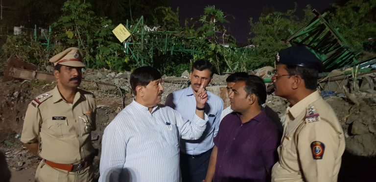 होर्डिंग दुर्घटनेतील मृतांच्या कुटुंबियांना आर्थिक मदत : पालकमंत्री गिरीश बापट