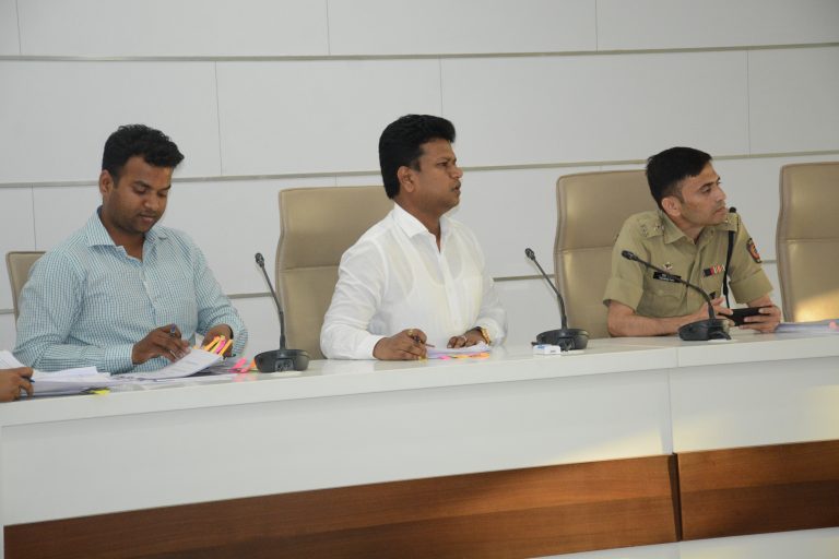 शासकिय वसतिगृहांची पाहणी करून अहवाल सादर करावा-जिल्हाधिकारी नवल किशोर राम