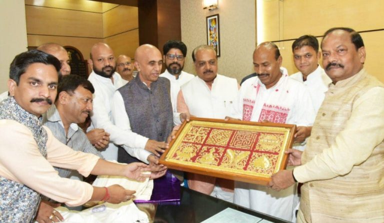 सम्मेद शिखर जी चे पावित्र्य कायम राखणार :    मुख्यमंत्री रघुवर दास