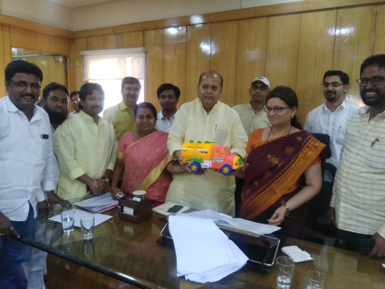 धरणात पाणी असूनही पाणीकपात कशासाठी ? कॉंग्रेस ने महापौरांना भेटून केला धिक्कार …