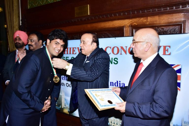 लेखक-र्‍हीदम वाघोलीकर यांना ब्रिटिश पार्लिमेंट मध्ये ‘महात्मा गांधी सन्मान’ प्रदान*