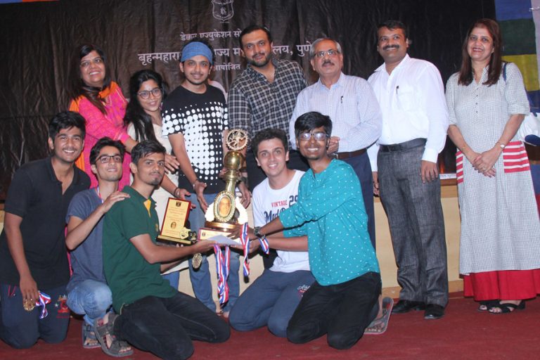 सरपोतदार करंडकावर पुणे विद्यार्थी गृहाची मोहोर