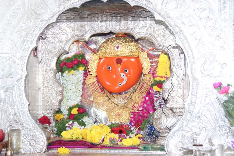 चतुः शृंगी देवी मंदिरात घटस्थापना