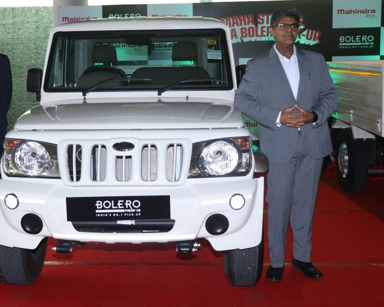 महिंद्राने दाखल केले 1,700 किलो पेलोड क्षमतेचे भारतातील पहिले पिक-अप वाहन(व्हिडीओ)