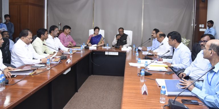 आता ऊर्जामंत्र्यांनी देखील सुनावले महापालिकेला ..फूटपाथवर अडथळा निर्माण करणारे फिडर पिलर्स हटवा