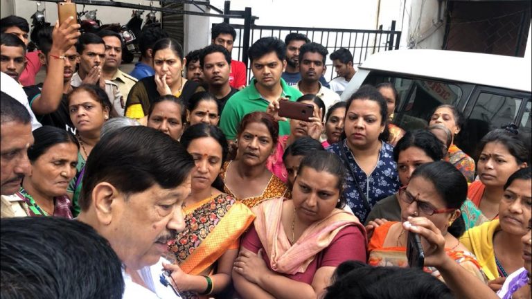 पोलिसांना हि पाणी नाही-पालकमंत्री हतबल ..बोला आता …