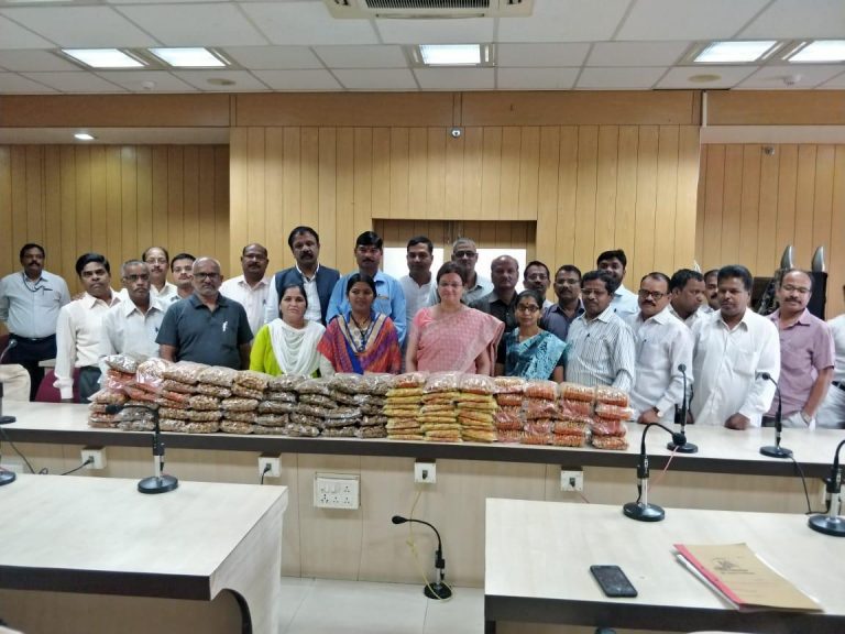 सीमेवरील सैनिकांना नगरसचिव कार्यालयाकडून दिवाळी फराळ