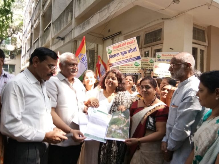 शिखरजी संरक्षणार्थ जैन महिलांचा भाजपा कार्यालयावर मुकमोर्चा – भाजप शहराध्यक्ष योगेश गोगावलेंनी स्वीकारले निवेदन