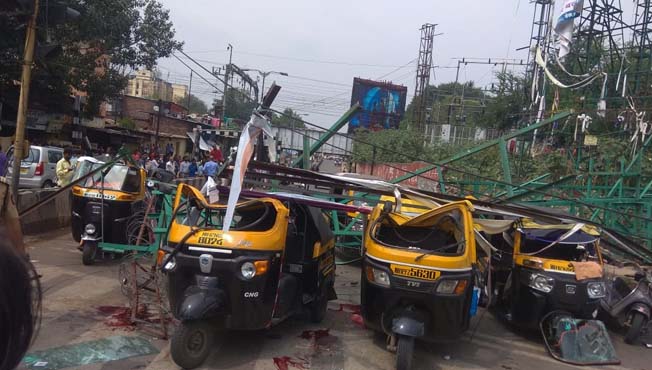 पुणे होर्डिंग दुर्घटना, दोघांना अटक:दुर्घटना रेल्वेमुळेच-जाहिरात कंपनीचा दावा