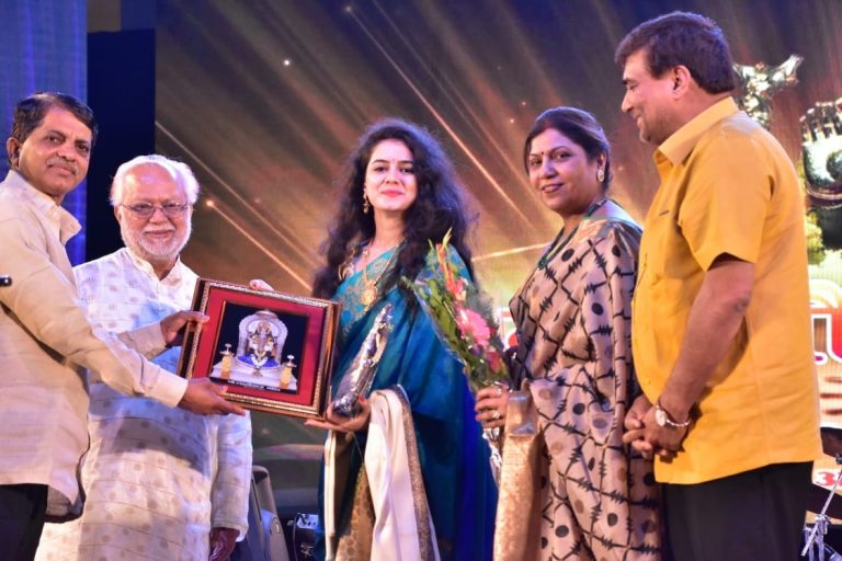 किंग घडवणाऱ्या दिग्दर्शकांना सांगितीक सलामी