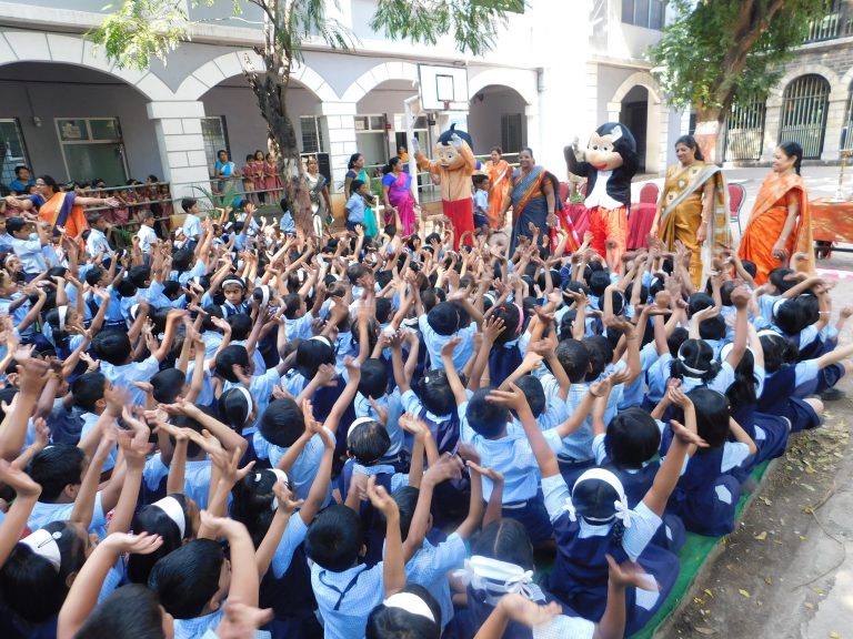 नवीन मराठी शाळेत दुसऱ्या सत्राची सुरुवात विद्यार्थ्यांच्या उत्साहपूर्ण स्वागताने