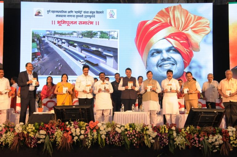 पुण्याच्या विद्वत्तेमुळेच मेट्रोला विलंब  : देवेंद्र फडणवीस