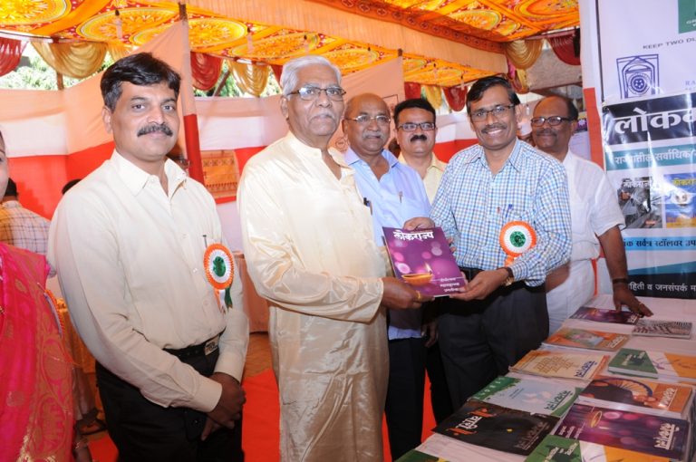 ग्रंथ वाचनामुळे बुध्दीला चालना मिळते – डॉ.नागनाथ कोत्तापल्ले