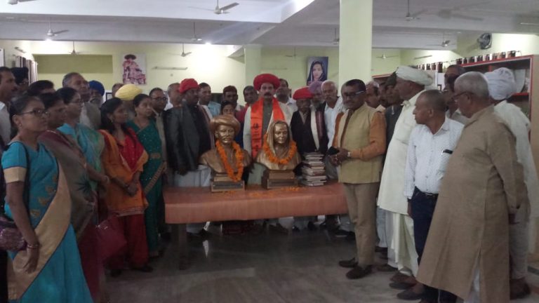 कुरुक्षेत्र येथील सावित्रीबाई;ज्योतिबा ग्रंथालयास, साहित्य कलांची  भेट