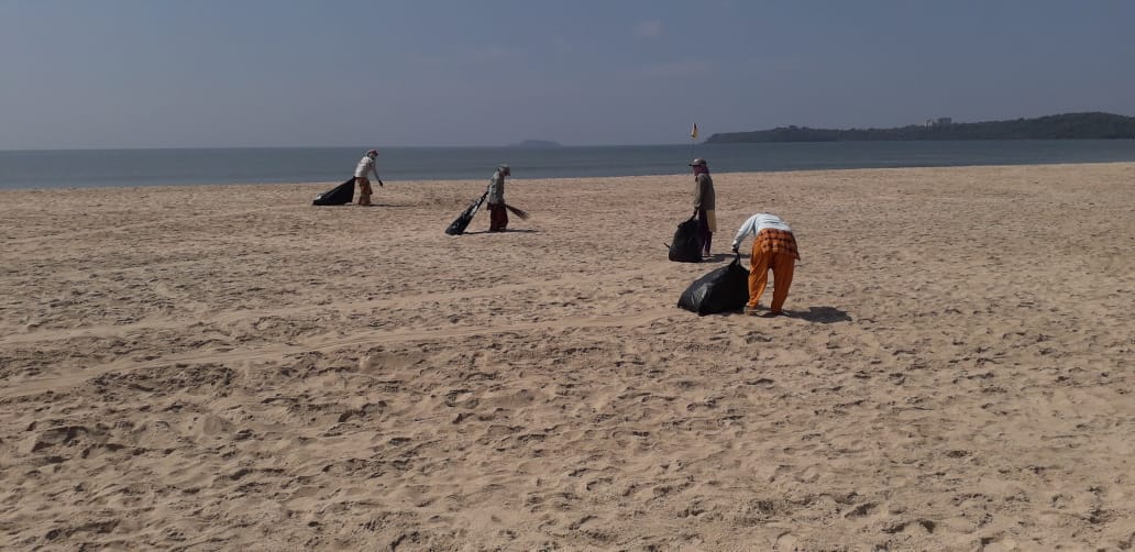 पर्यटन विभागाने घेतली स्वच्छतेची जबाबदारी – जीटीडीसीच्या प्रोजेक्ट सेलच्या सहकार्याने समुद्रकिनाऱ्यांवर कामगार तैनात