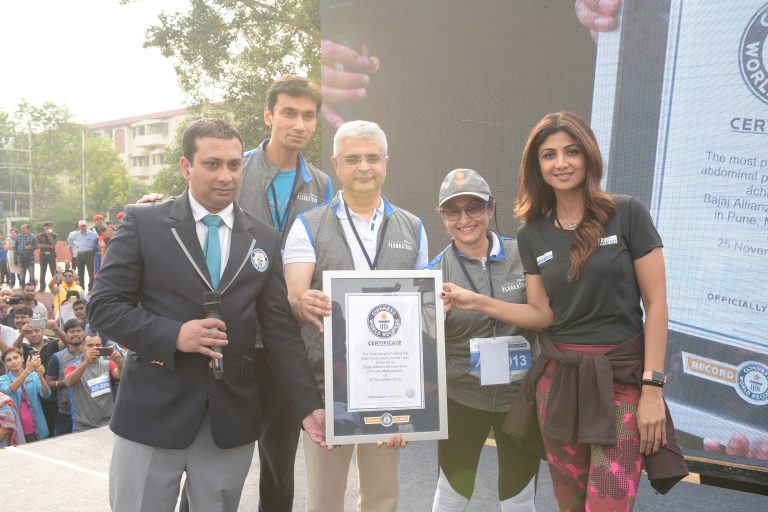शिल्पा शेट्टीच्या उपस्थितीतील बजाज अॅलियान्झ लाइफच्या प्लँकेथॉन उपक्रमाने आज गिनीज बुकामध्ये नवा जागतिक विक्रम