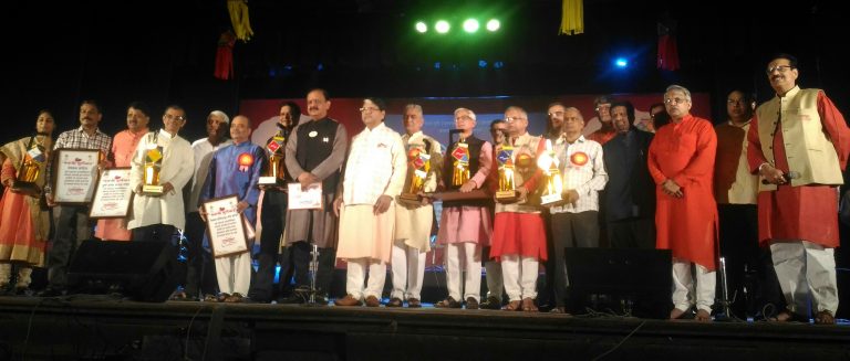 महाराष्ट्राला मोहवणाऱ्या त्रयींनी सुगंधी झाली ‘ पुण्यभूषण ‘ ची दिवाळी पहाट !