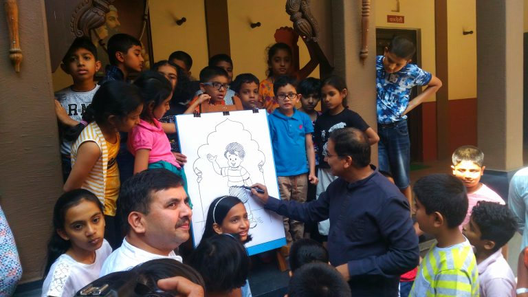 चारुहास पंडित आणि चिमुकल्यांनी साकारला वाडा संस्कृतीतील ‘चिंटू ‘ !