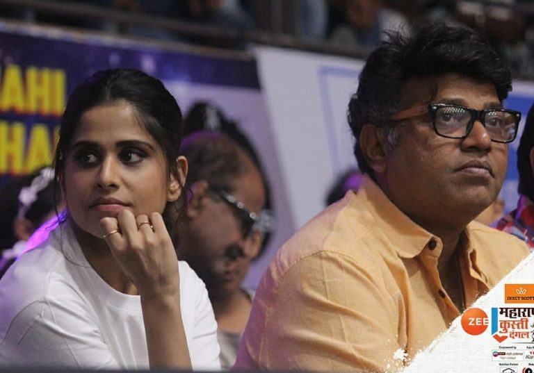 सई ताम्हणकरच्या डोळ्यांत तरळले आनंदाश्रु