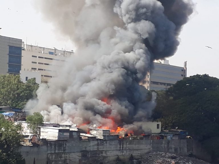 पुण्यात अग्नितांडव ; २००हून अधिक  झोपड्या जळून खाक- सकाळी दक्षिणेला तर दुपारी उत्तरेला आग