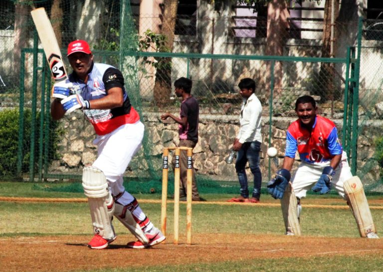 दुसऱ्या श्री.शरदचंद्रजी पवार प्रौढ करंडक  क्रिकेट स्पर्धेत भाऊसाहेब निंबाळकर इलेव्हन,  राजू भालेकर इलेव्हन संघांची विजयी सलामी