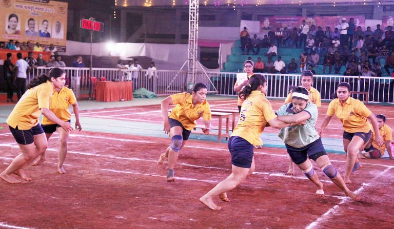 अंकुर स्पोर्ट्स क्लब (पुरुष गट ) व राजमाता जिजाऊ संघाने  (महिला गट ) पटकावला नामदार चषक