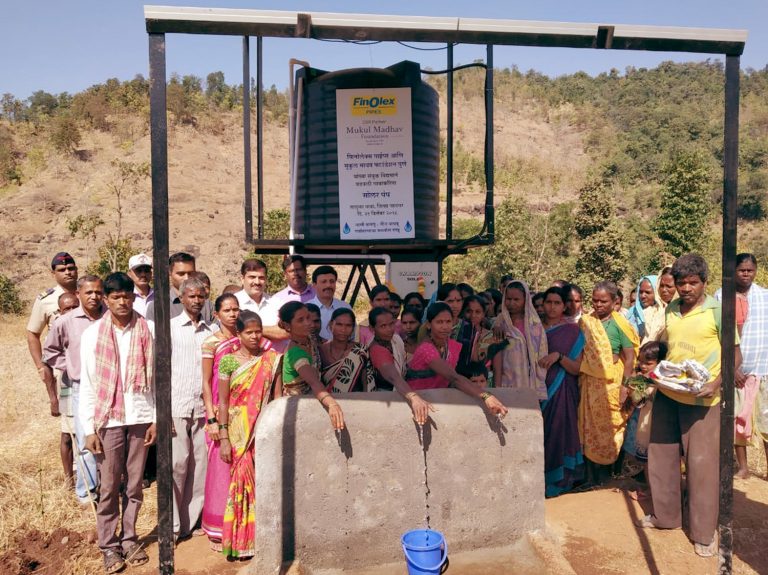 फिनोलेक्स इंडस्ट्रीज व मुकुल माधव फाऊंडेशनतर्फे  आदिवासी भागात १३० शौचालये व सोलर पंपाची उभारणी